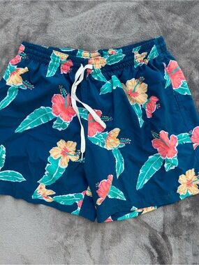 Chubbies Navy Floral Hibiscus Swim Trunks xl